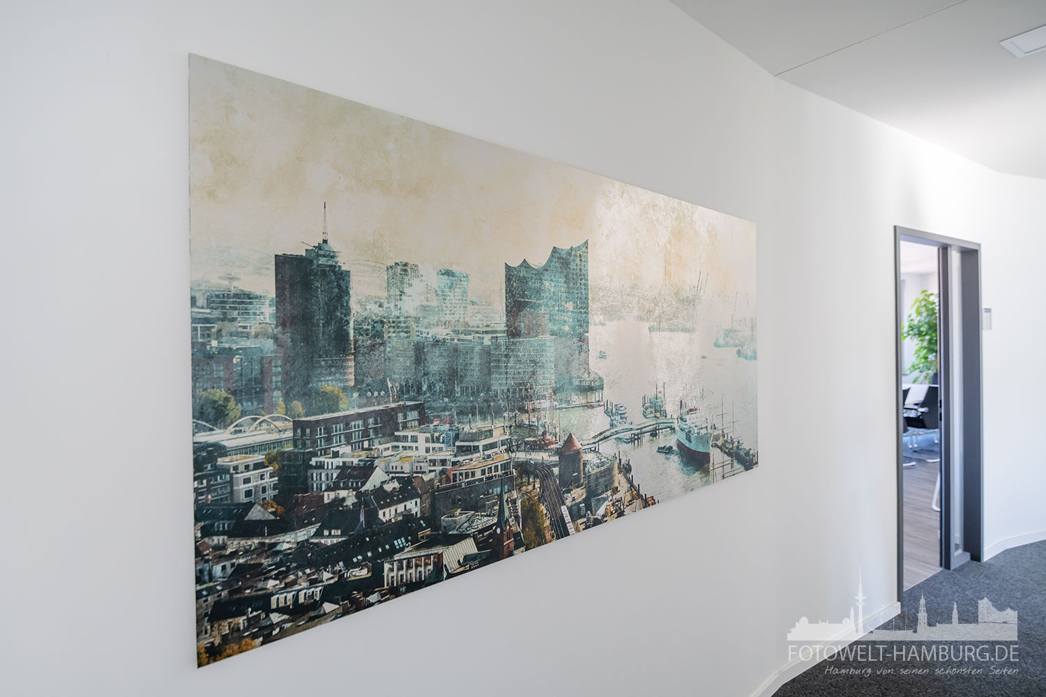 Hamburg auf gebürstetem Alu-Dibond im hochwertigen metallisch schimmernden Butler-Finish