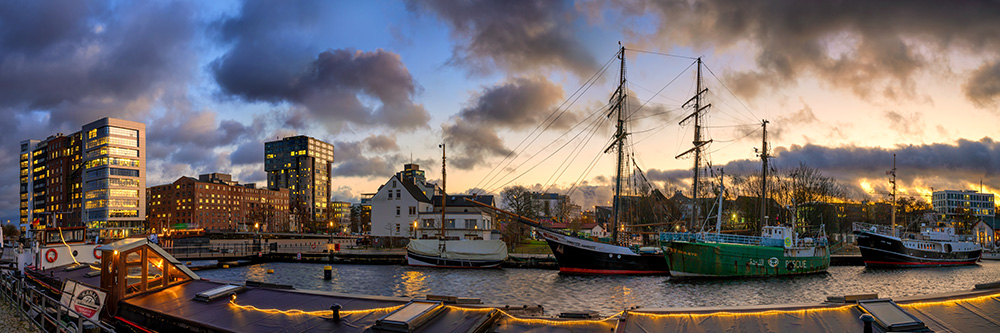 Sonnenuntergang im Harburger Binnenhafen - Hamburg Harburg Panoramabild auf Leinwand, Acrylglas oder als Poster