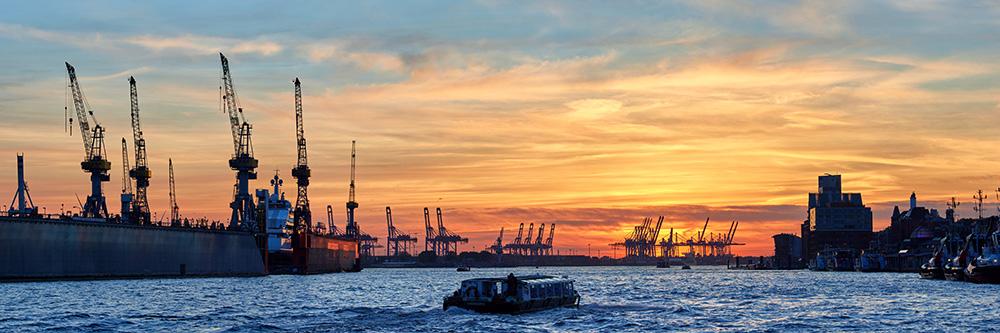 Hamburger Hafen - Sonnenuntergang an den Landungsbrücken - Bild auf Leinwand, Acrylglasbild, Poster, Fotodrucke in Galeriequalität 