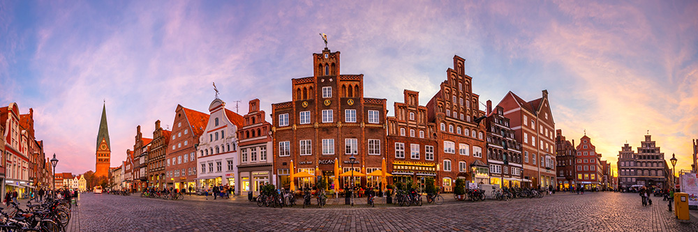 Lüneburg - Panorama am Sande - Bild auf Leinwand, Acrylglas oder als Poster