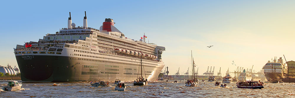 Queen Mary 2 beim Hafengeburtstag Bild auf Leinwand, Acrylglas oder als Poster