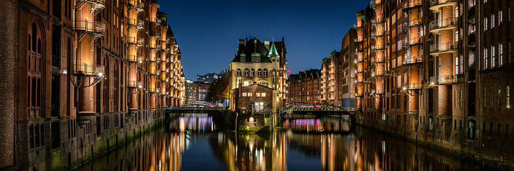 Panorama am Wasserschloss - Hamburg Bild auf Leinwand, Acrylglas oder als Poster