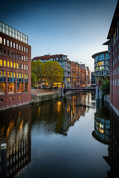 Abend am Bleichenfleet - Hamburg Wandbild auf Leinwand, Acrylglas, Akustikbild oder als Poster