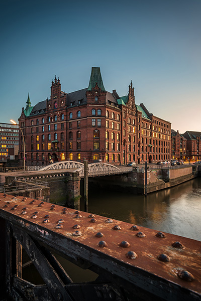 Speicherstadt am Abend - Hamburg Bild auf Leinwand, Acrylglas, Akustikbild oder als Poster