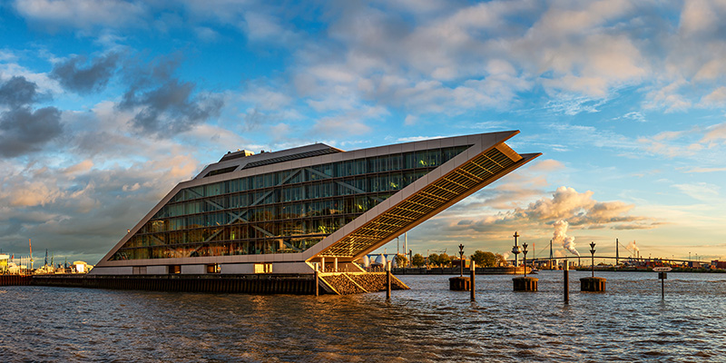 Abendlicht am Dockland - Hamburger Hafen Bild auf Leinwand, Acrylglas oder als Poster