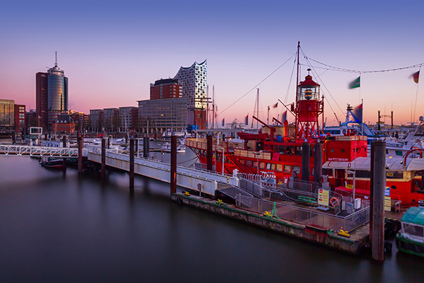 Abendlicht an der Elbphilharmonie - Hamburg Wandbild auf Leinwand, Acrylglas, Akustikbild oder als Poster