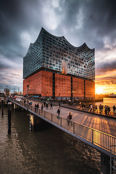 Abendlicht an der Elbphilharmonie - Foto von der Elbphilharmonie auf Leinwand, Acrylglas, Akustikbild oder als Poster