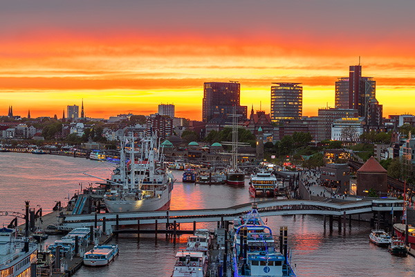 Abendrot über Hamburg - Hamburg Wandbild auf Leinwand, Acrylglas, Akustikbild oder als Poster