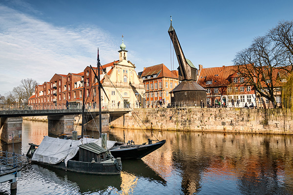 Alter Kran in Lüneburg - Bild auf Leinwand, Acrylglas oder als Poster