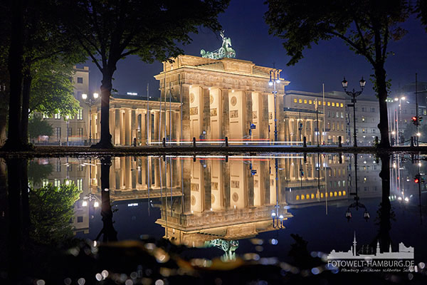 Berlin Brandenburger Tor bei Nacht - Bild auf Leinwand, Acrylglas oder Alu-Dibond