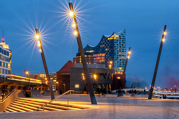 Hamburg City Lights VII - Hamburg Fotografie Wandbild auf Leinwand, Acrylglas, Akustikbild oder als Poster