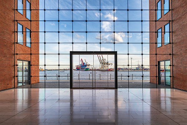 Hafenblick - Hamburger Hafen Bild auf Leinwand, Acrylglas, Akustikbild oder als Poster