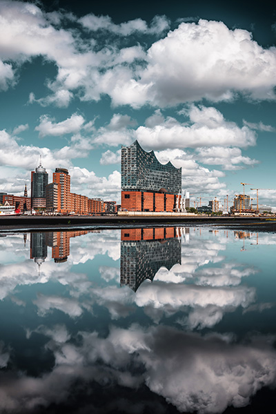 Cloud Symphony - Hamburg Elbphiharmonie Bild auf Leinwand, Acrylglas oder als Poster