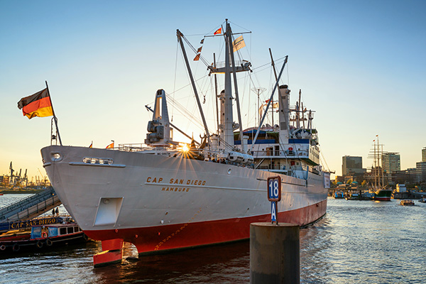 Blick auf die Cap San Diego - Hamburger Hafen Bild auf Leinwand, Acrylglas oder als Poster