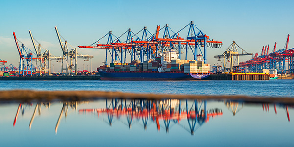 Blick auf das Terminal Burchardkai - Speicherstadt und Elbphilharmonie Bild auf Leinwand, Acrylglas, Akustikbild oder als Poster