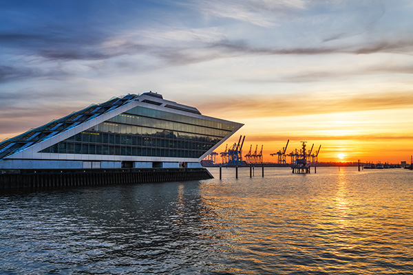 Sonnenuntergang am Dockland - Hamburger Hafen Wandbild vom Dockland in Altona auf Leinwand, Acrylglas, Akustikbild oder als Poster