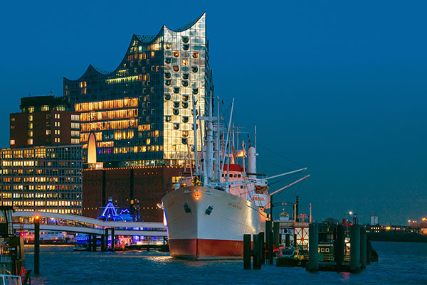 Goldener Schimmer - Hamburg Bild als hochwertiger Druck auf Leinwand, Acrylglas oder als Poster