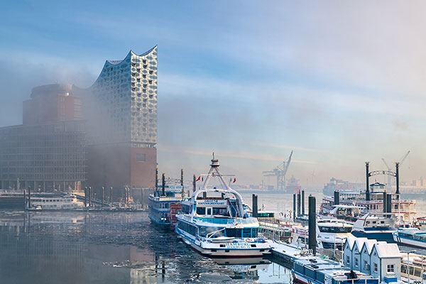Winterliche Elbphilharmonie im Nebel - Hamburg Bild als hochwertiger Druck auf Leinwand, Acrylglas oder als Poster