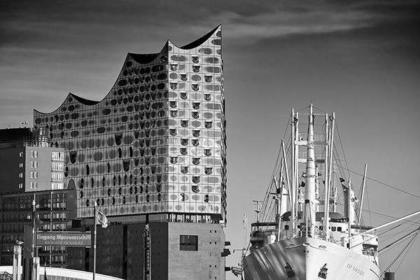 Hamburg Elbphilharmonie in schwarzweiß - Bild auf Leinwand oder Acrylglas