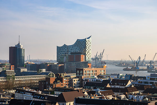 Elbphilharmonie und Hafen im Sonnenlicht - Hamburg Bild als hochwertiger Druck auf Leinwand, Acrylglas oder als Poster