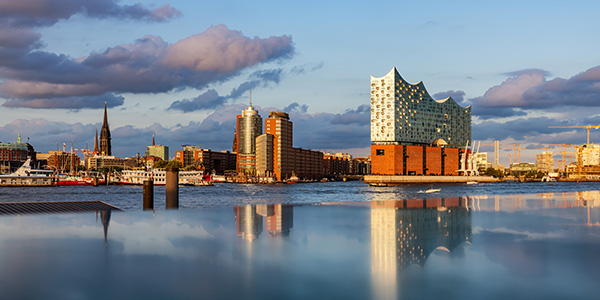 Elbphilharmonie und HafenCity - Hamburg Bild auf Leinwand, Acrylglas, Akustikbild oder als Poster