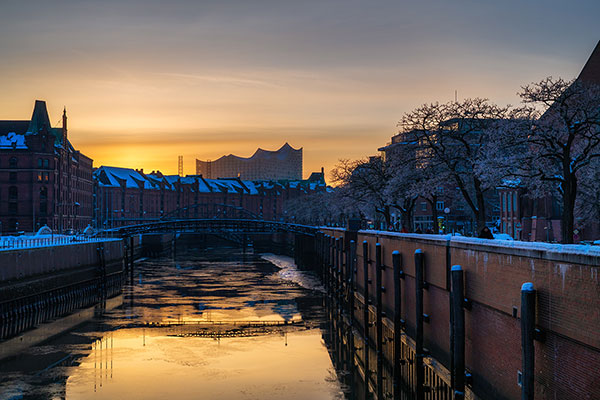 Winter am Zollkanal - Hamburg Bild als hochwertiger Druck auf Leinwand, Acrylglas oder als Poster