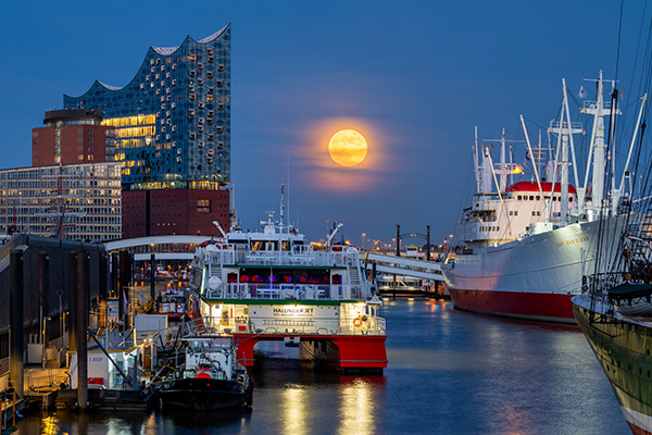 Hamburg Elbphilharmonie und Supermond - Bild auf Leinwand oder Acrylglas
