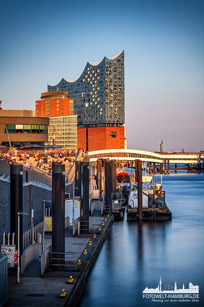 Elbphilharmonie und Elbpromenade - Hamburg Bild auf Leinwand, Acrylglas, Akustikbild oder als Poster