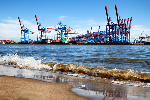 Elbstrand Atmosphäre - Hamburger Hafen Bild auf Leinwand, Acrylglas, Akustikbild oder als Poster