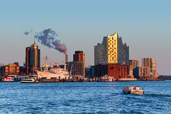 HafenCity Skyline im Abendlicht - Hamburg Bild als hochwertiger Druck auf Leinwand, Acrylglas oder als Poster