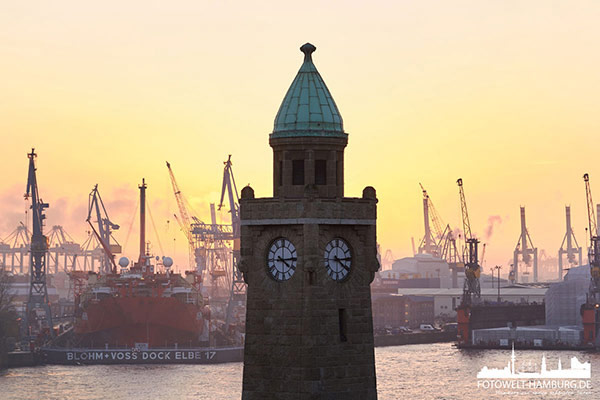 Hamburg Bild auf Leinwand - Abend an den Landungsbrücken