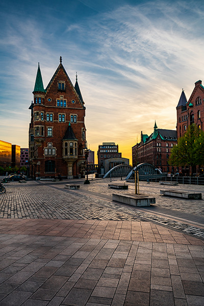 Abend in der Speicherstadt - Hamburg Bild auf Leinwand, Acrylglas oder als Poster