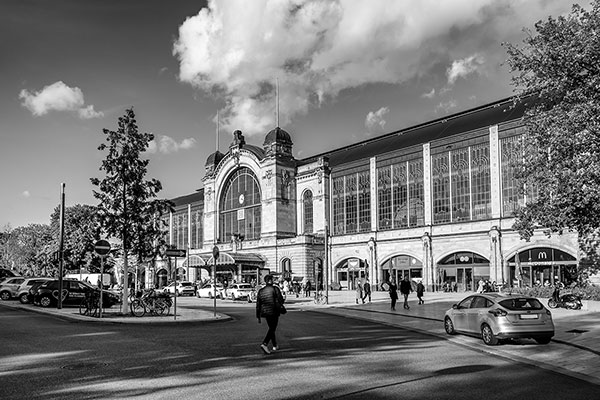 Bahnhof Dammtor - Hamburg Leinwandbild und Poster in Schwarzweiß