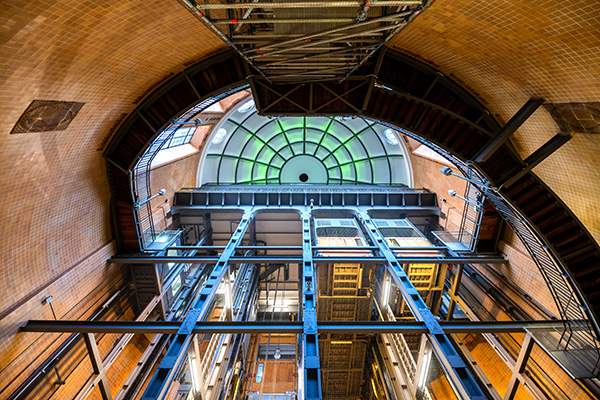 Im alten Elbtunnel - Hamburg Bild auf Leinwand, Acrylglas oder als Poster