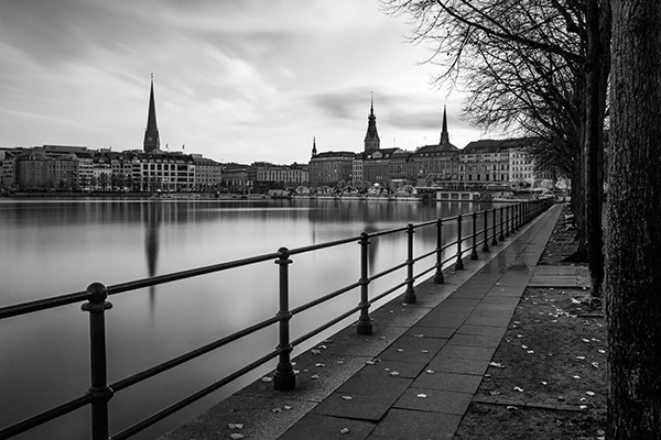 An der Binnenalster in schwarzweiss - Hamburg Bild auf Leinwand, Acrylglas oder als Poster