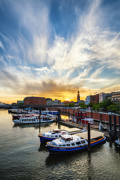 Abend am Binnenhafen - Hamburg Bild auf Leinwand, Acrylglas oder als Poster