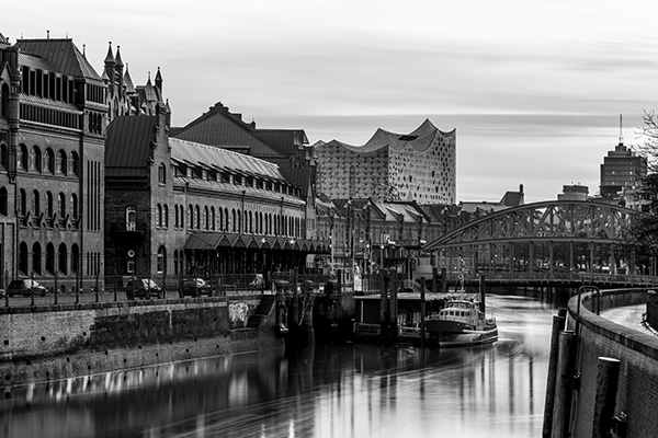 Elbphilharmonie und Zollkanal - Wandbild vom Hamburger Hafen auf Leinwand, Acrylglas oder als Poster