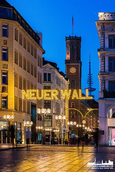 Hamburgs weihnachtliche City - Hamburg Bild auf Leinwand, Acrylglas oder als Poster