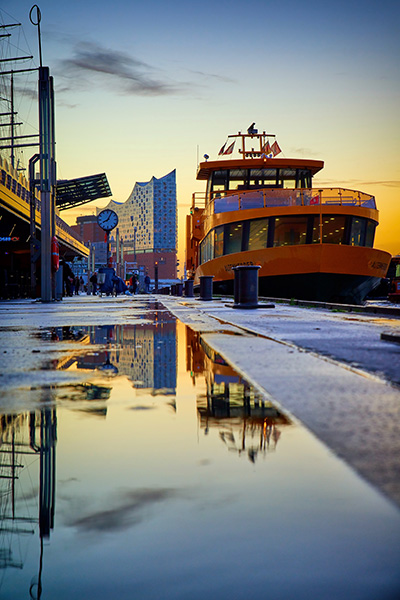 Hamburg Tagesanbruch an den Landungsbrücken - Bild auf Leinwand 