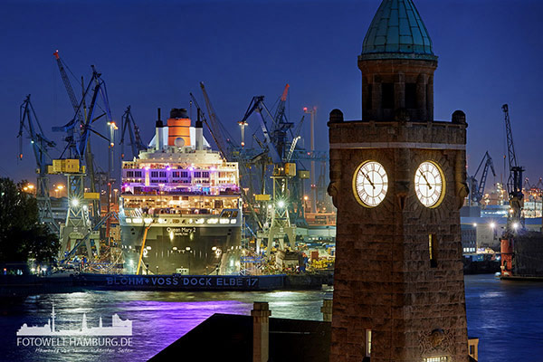 Hamburger Hafen auf Leinwand - Queen Mary 2 im Dock Elbe 17