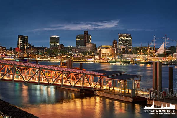 Hamburg Hafen bei Nacht Bild auf Leinwand - St. Pauli Skyline