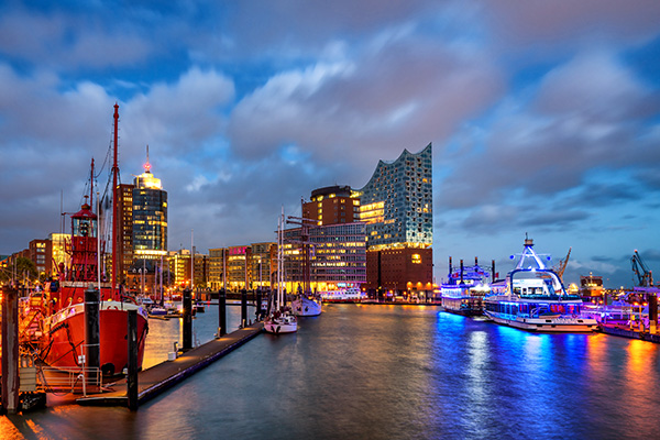 Blauer Abend an der Elbphilharmonie - Hamburg Bild auf Leinwand, Acrylglas oder als Poster