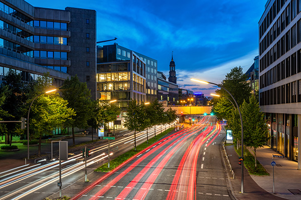 Hamburg City Lights VI - Abstraktes Hamburg Wandbild auf Leinwand, Acrylglas oder als Poster