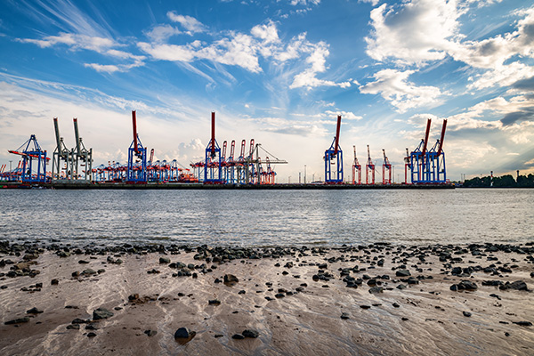 Elbstrand und Burchardkai - Speicherstadt und Elbphilharmonie Bild auf Leinwand, Acrylglas, Akustikbild oder als Poster