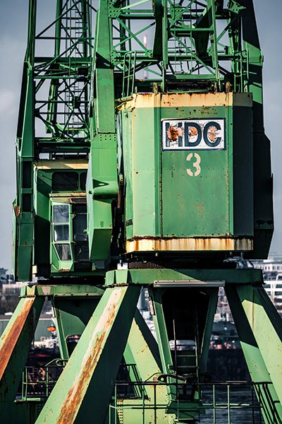 Grüne Hafenkräne - Hamburger Hafen Bild auf Leinwand, Acrylglas oder als Poster