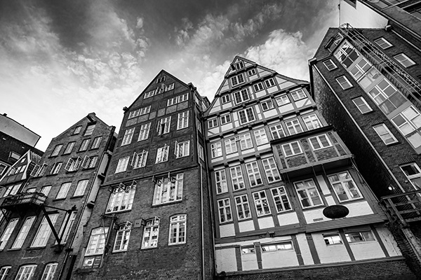 Häuser der Deichstraße - Hamburg Foto in schwarzweiss - Bild auf Leinwand, Acrylglas oder als Poster