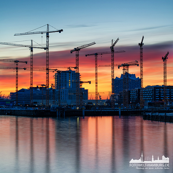 Stadt der Kräne - Hamburg Hafencity und Elbphilharmonie Bild auf Leinwand, Acrylglas oder als Poster
