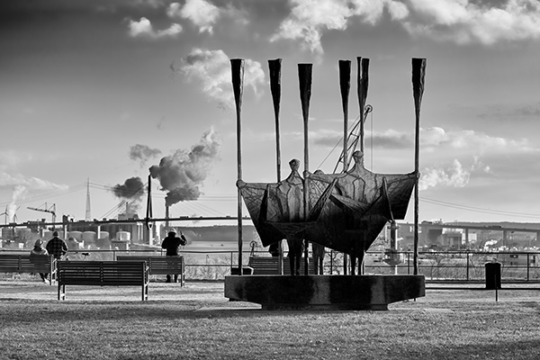 Hamburg in schwarzweiß - Am Altonaer Balkon - Bild auf Leinwand, Acrylglas, Alu-Dibond