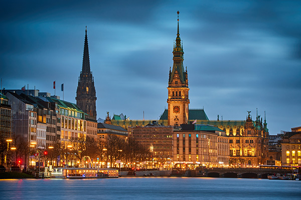 Hamburg Rathaus und St. Nikolai Kirche- Leinwandbild, Glasbild, Poster 
