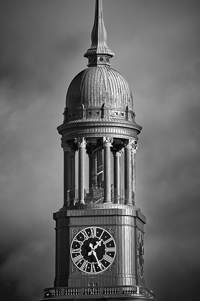 Hamburg Michel Kirchturm Detailaufnahme in schwarzweiß - Bild auf Leinwand, Acrylglas, Alu-Dibond 